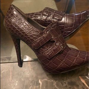 GUESS by Marciano Beautiful croc embossed shoes 👠